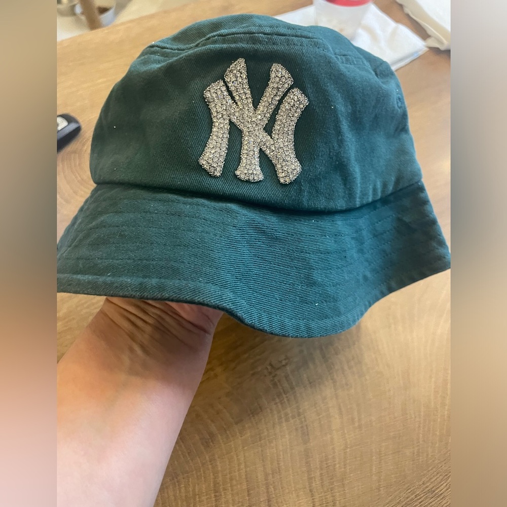 Bucket hat